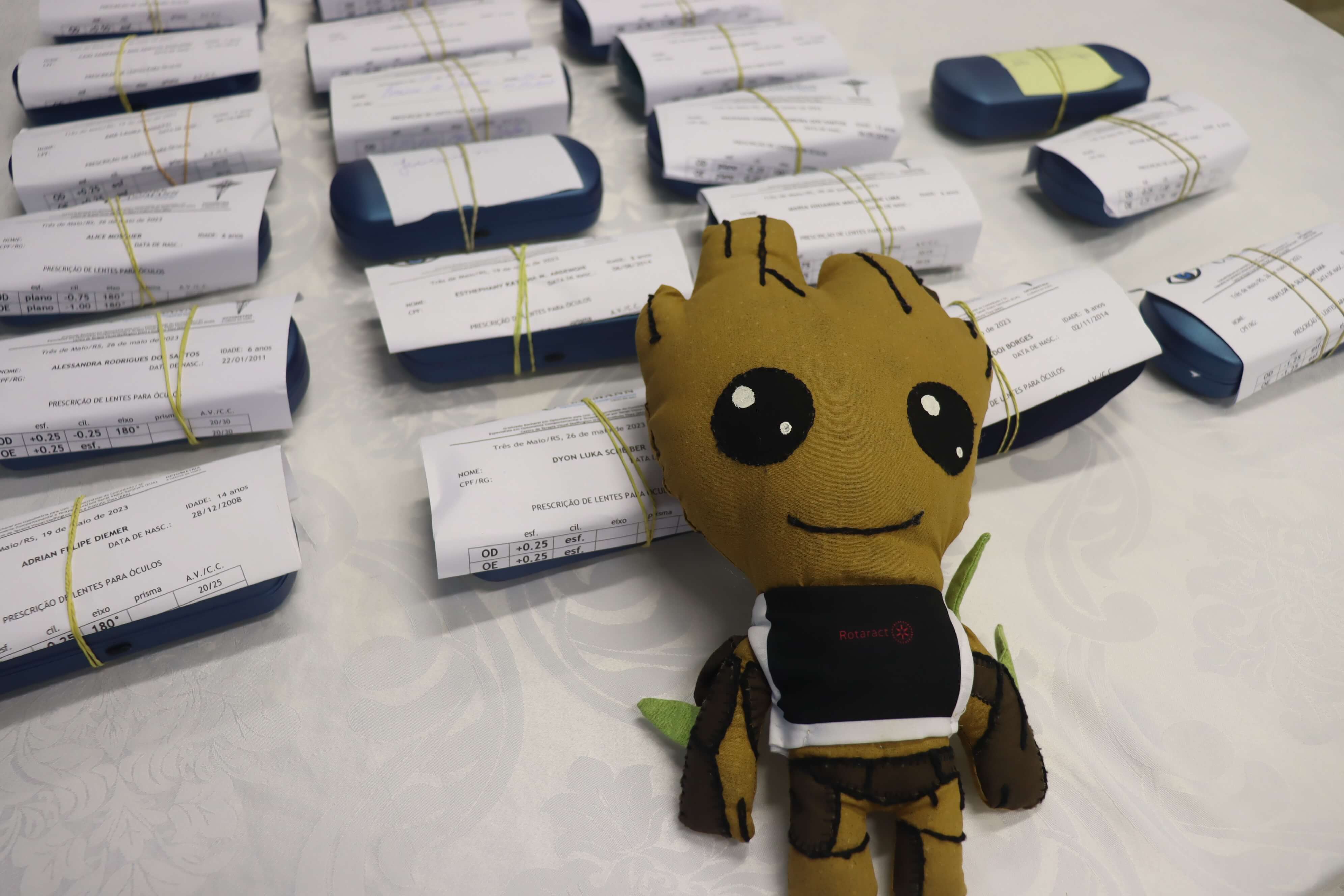 PROJETO OLHOS DO  FUTURO REALIZOU A ENTREGA 20 DE ÓCULOS PARA ALUNOS DO MUNICÍPIO 