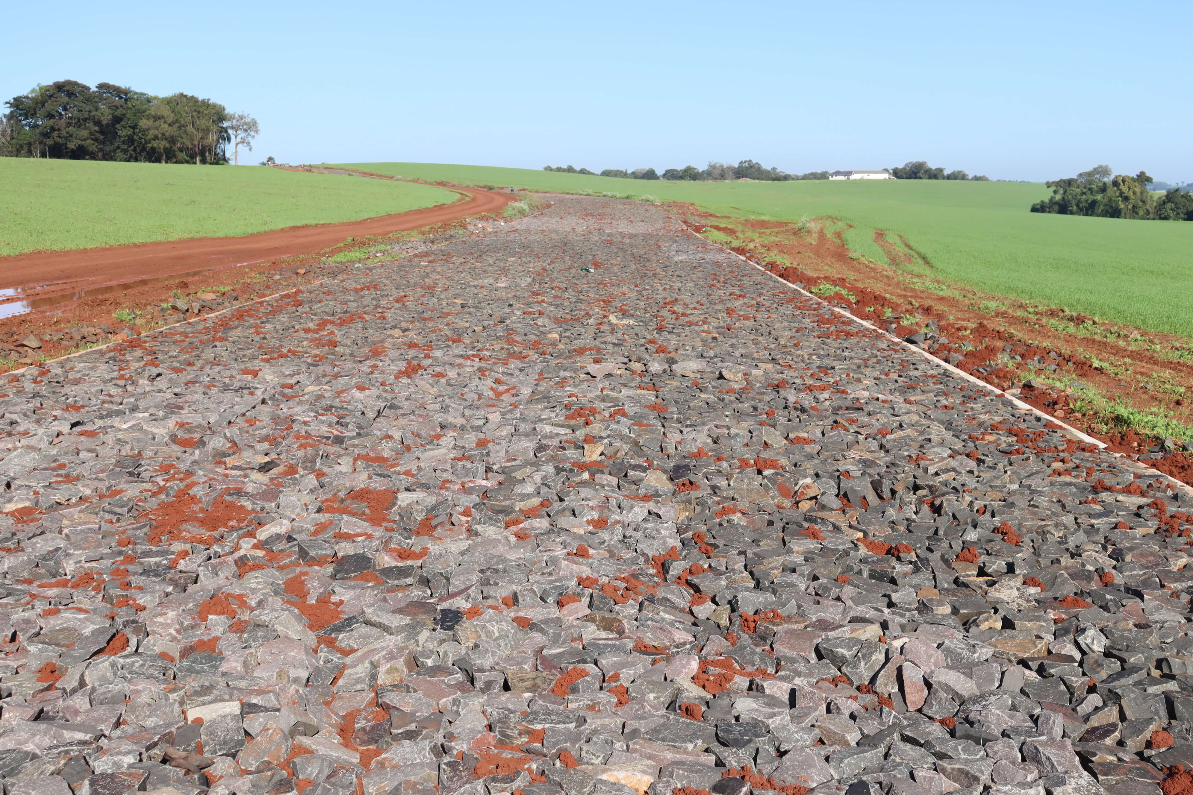 CAlÇAMENTO DE MANCHINHA E ESQUINA HETTWER É DANIFICADO