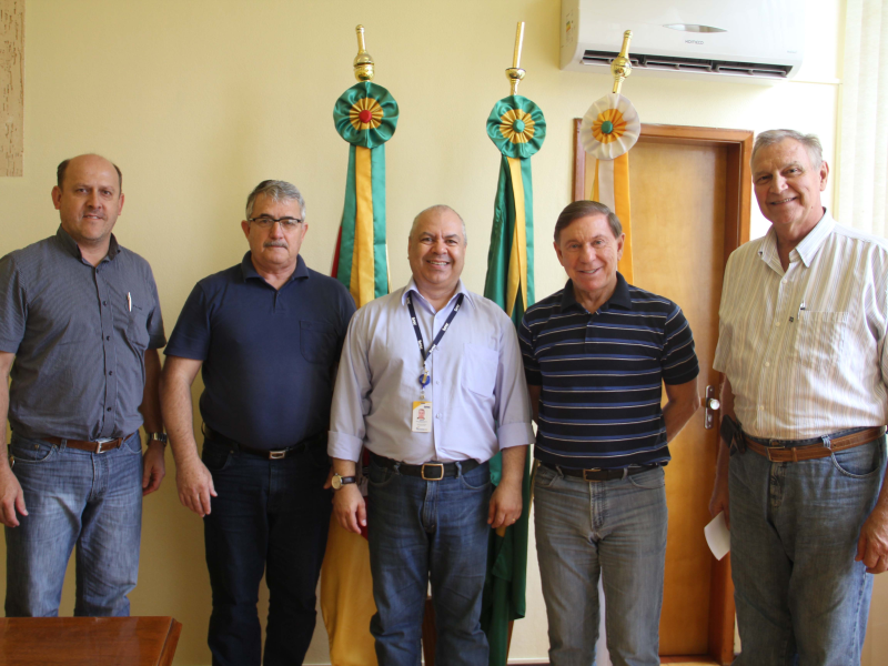 EXECUTIVO RECEBE VISITA DO GERENTE DO SESC SANTA ROSA