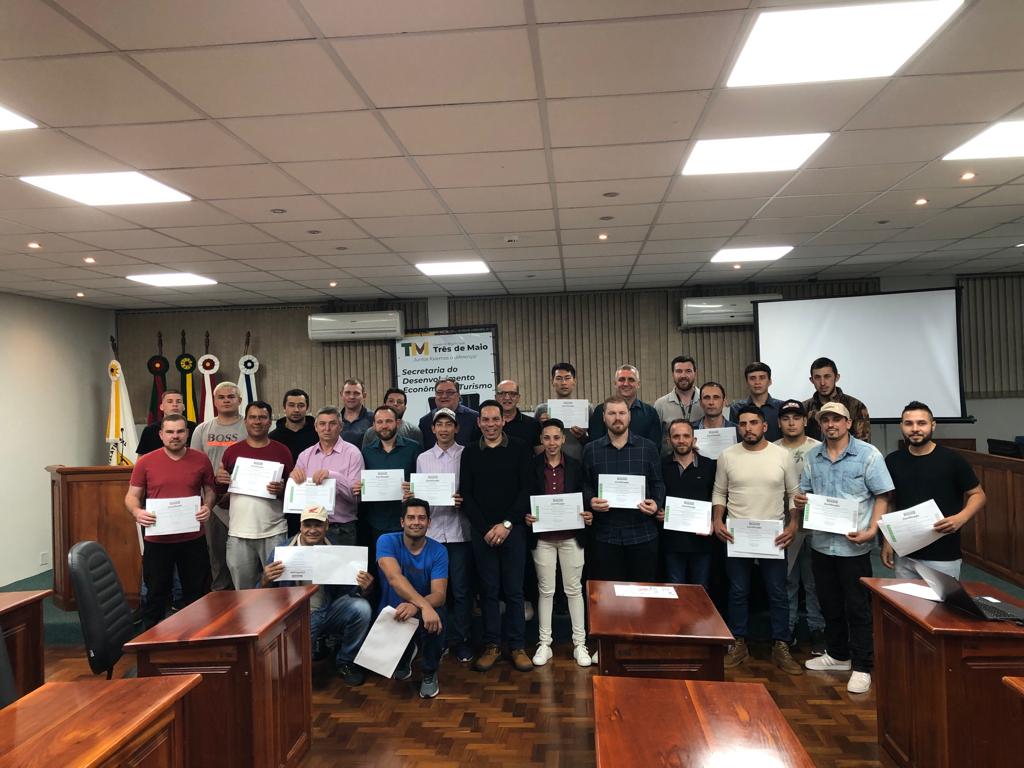 FORMATURA DO CURSO PROFISSIONAL DE SOLDADOR DE CHAPAS FOI REALIZADA ONTEM