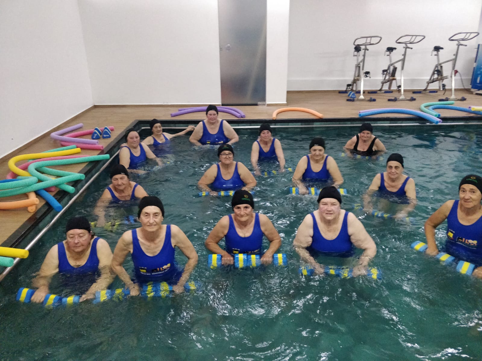 FOI REALIZADA A ENTREGA DE KITS DE HIDROGINÁSTICA AOS IDOSOS