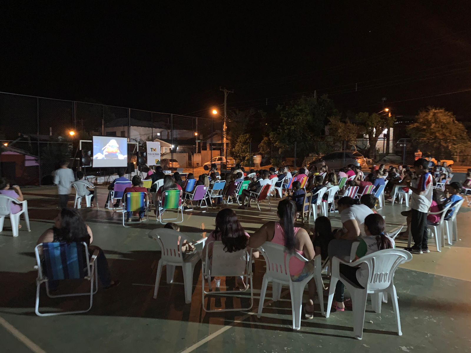I CINEMA DE BAIRRO REUNIU MAIS DE 100 PESSOAS