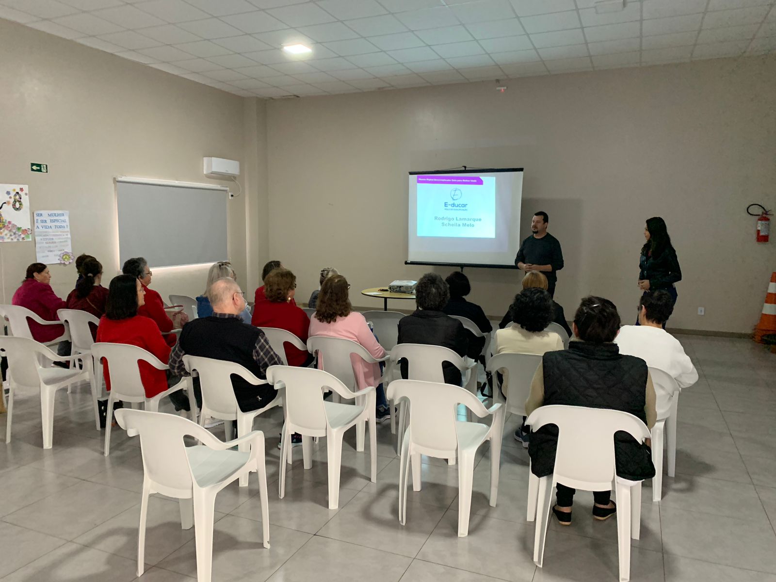 CURSO DE APRENDIZADO DIGITAL PARA IDOSOS INICIOU HOJE 