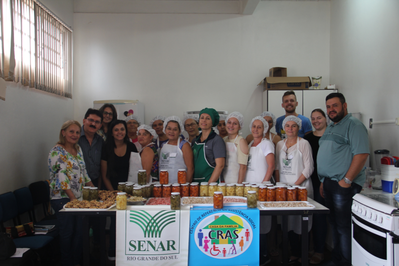 Curso de processamento de frutas: aperfeiçoamento e alternativa de renda