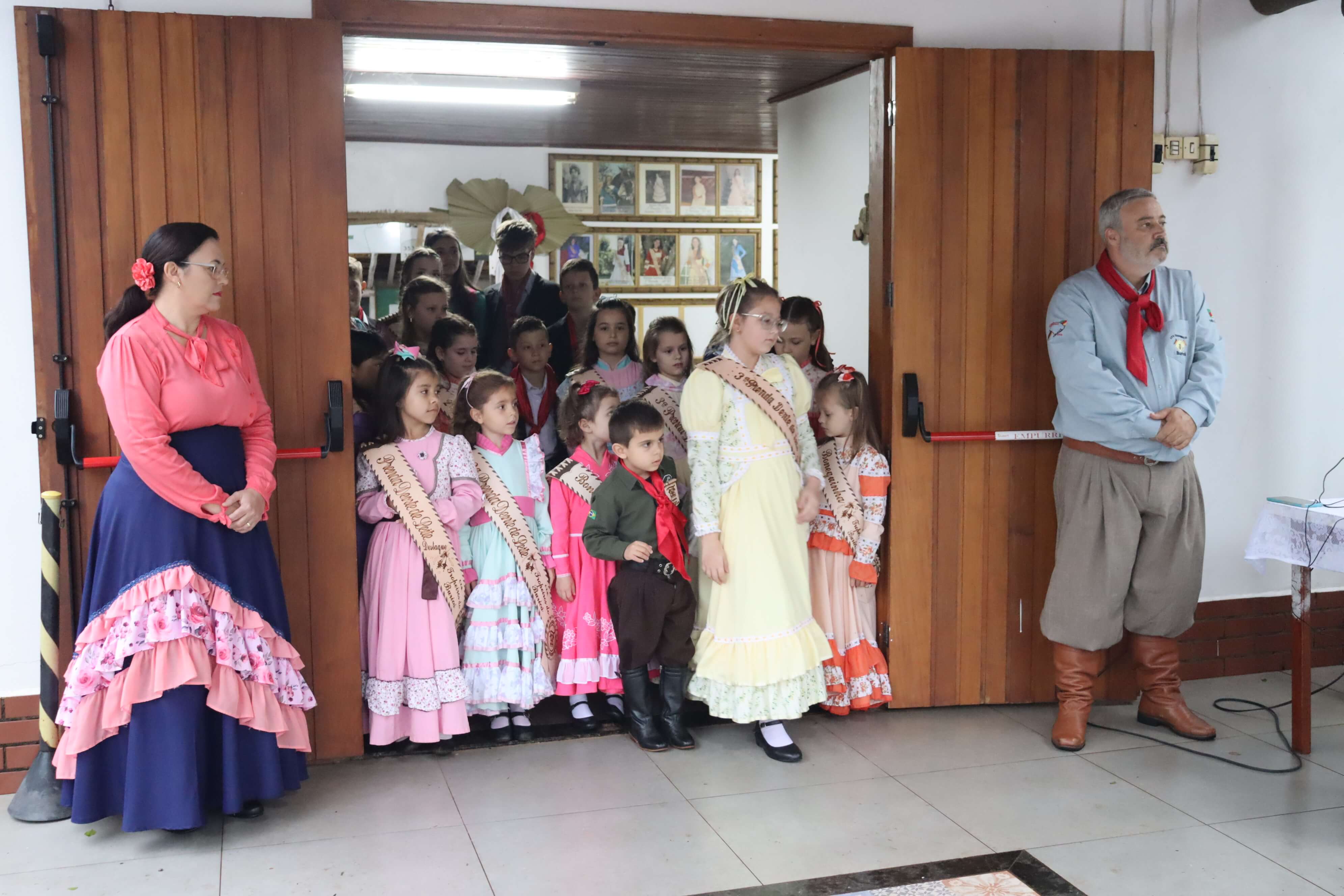 ABERTURA DA SEMANA FARROUPILHA OCORREU ONTEM