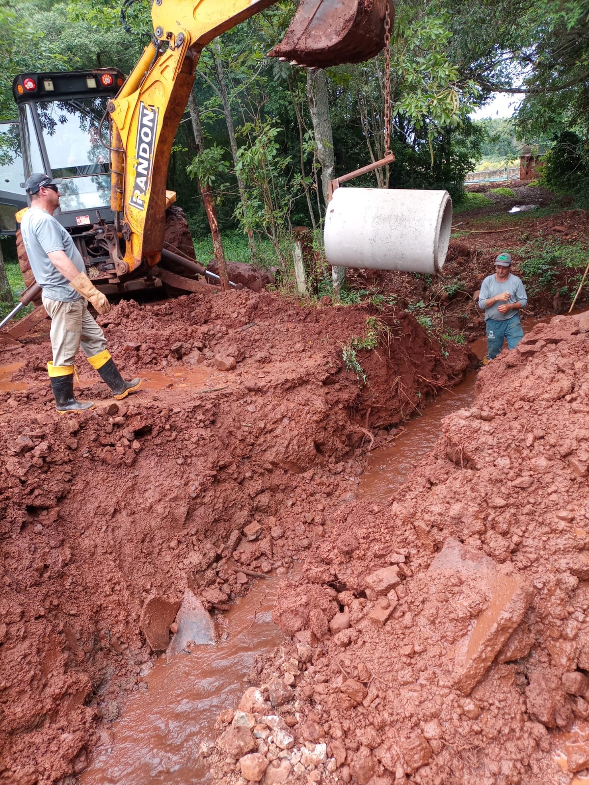 SEGUEM AS MELHORIAS NO INTERIOR DO MUNICÍPIO 
