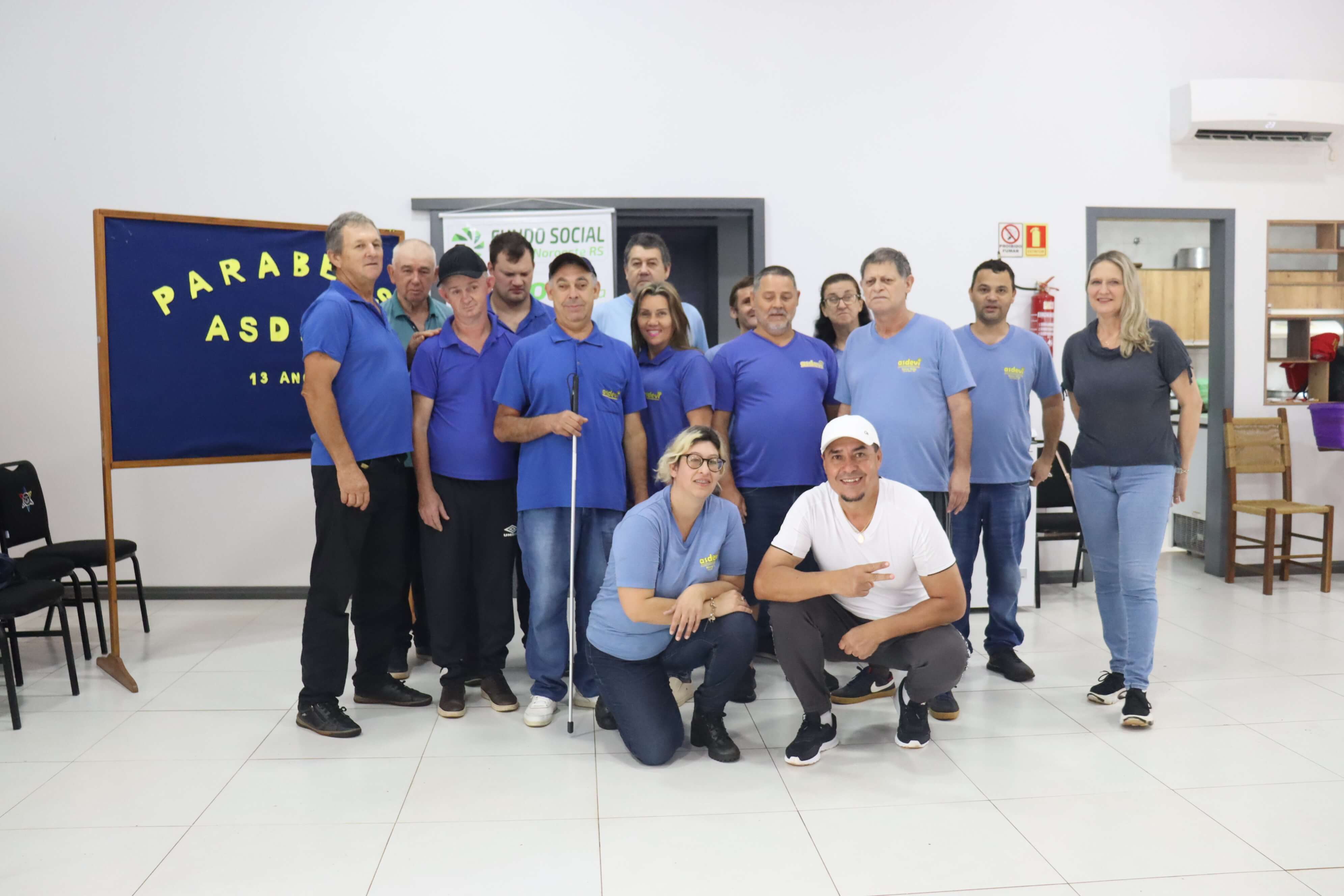 ATIVIDADES FÍSICAS SÃO REALIZADAS COM OS INTEGRANTES DA ASDEVI 