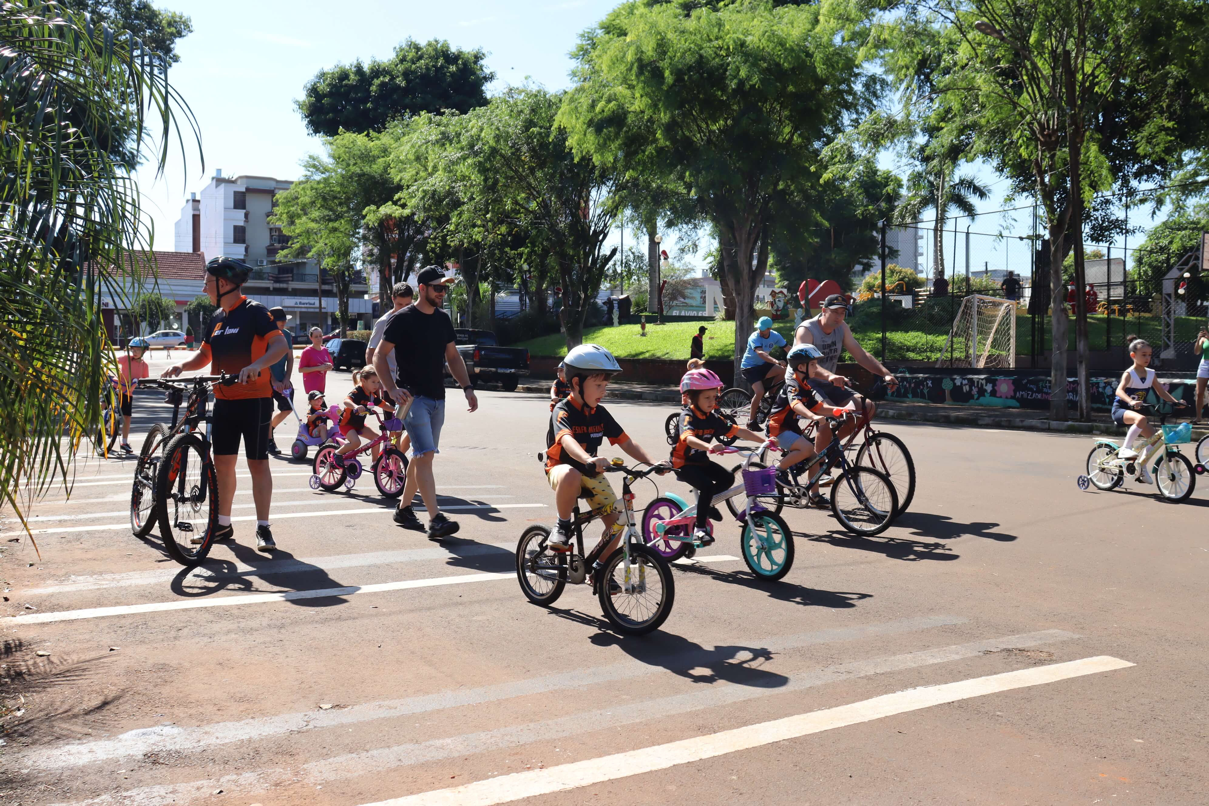 PEDAL FAÇA UMA CRIANÇA FELIZ OCORREU NO ÚLTIMO DOMINGO