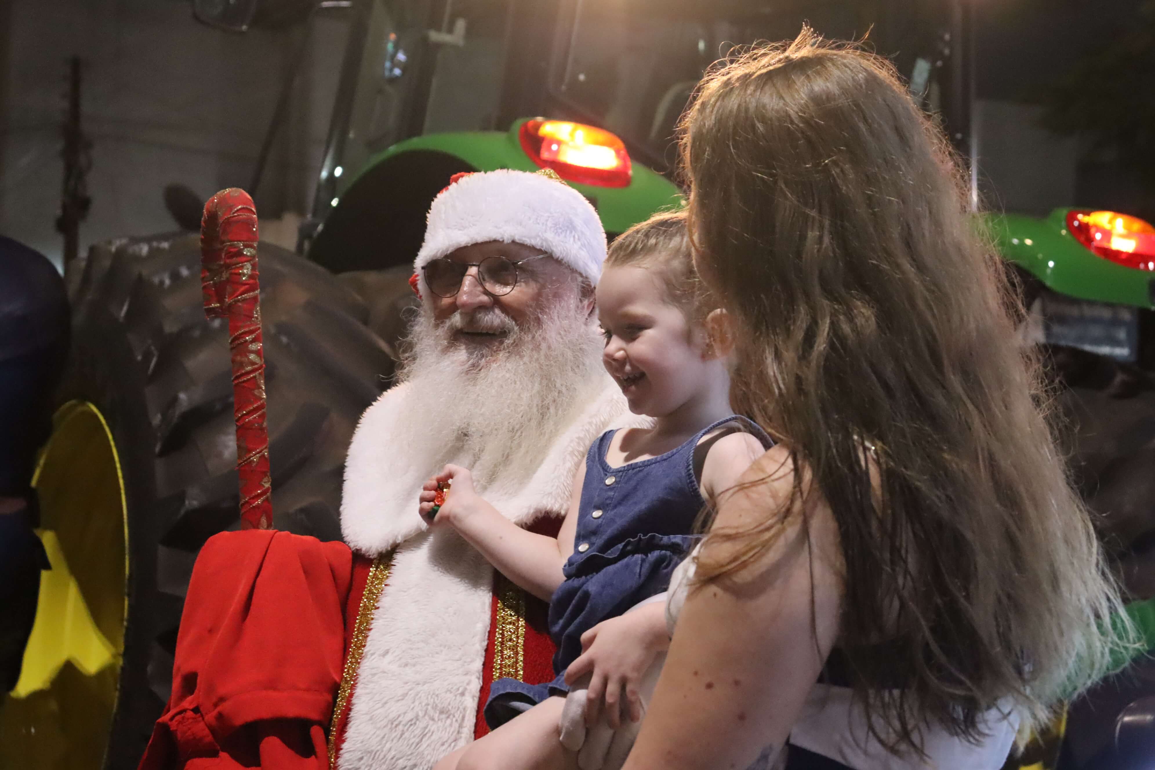 CHEGADA DO PAPAI NOEL ABRILHANTOU O NATAL ENCANTADO