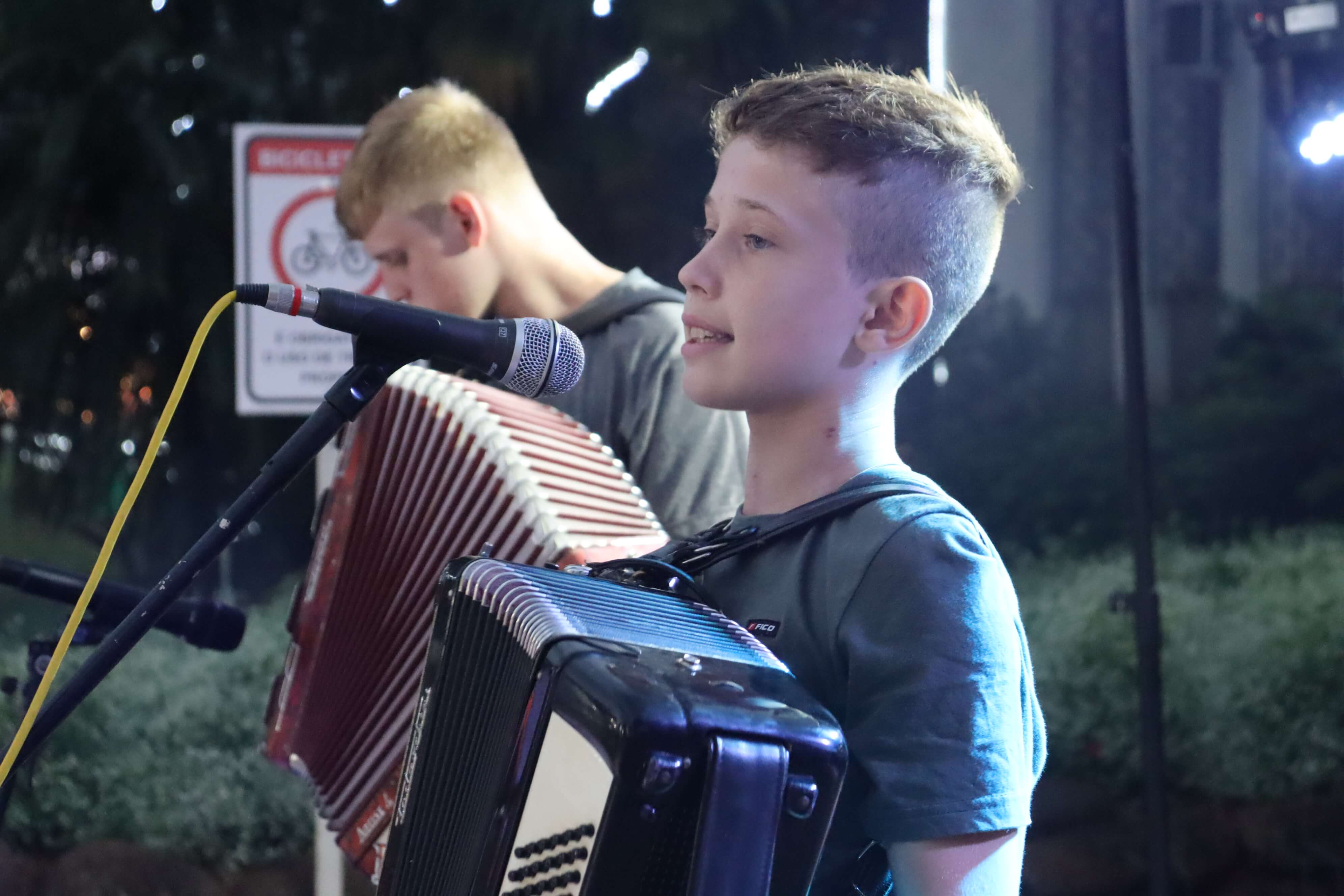 SHOW DE DANÇAS OCORREU NA NOITE DE ONTEM