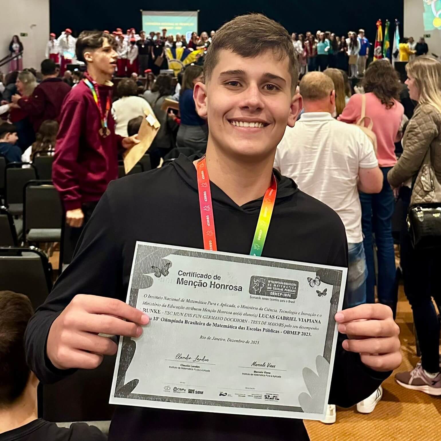 <p>ALUNO DA REDE MUNICIPAL DE ENSINO RECEBE MEDALHA NA 18&deg; OBMEP</p>