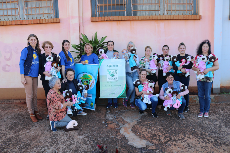 Secretaria de Desenvolvimento Social realiza oficina de bonecas de pano