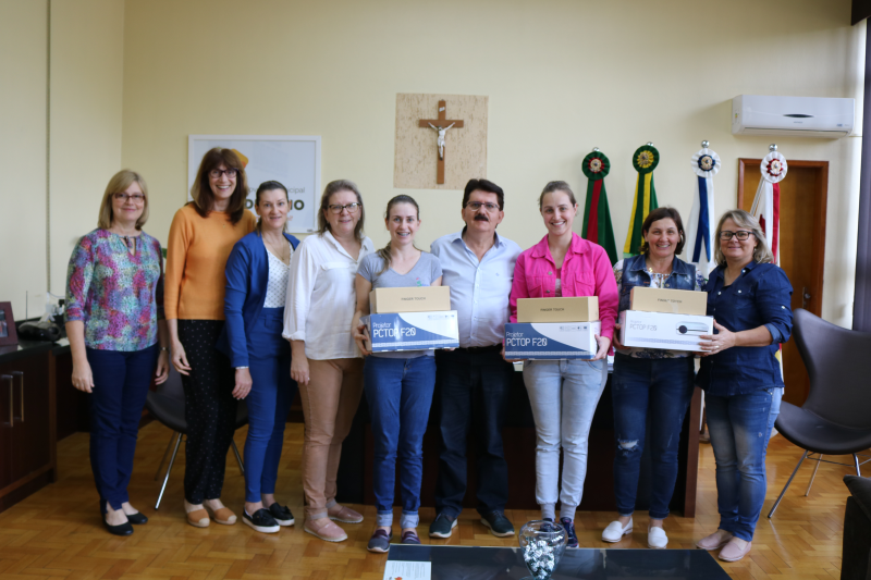 Escolas municipais recebem projetores interativos e lousas digitais