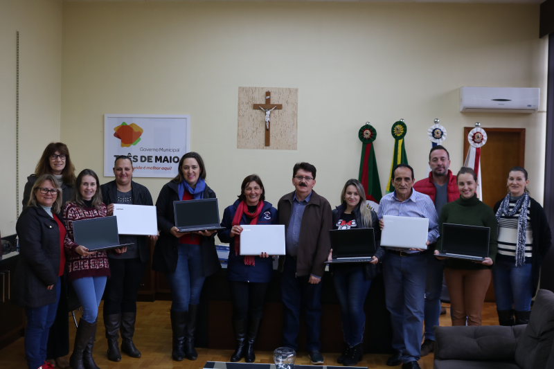 Investimento em Educação: escolas recebem notebooks 