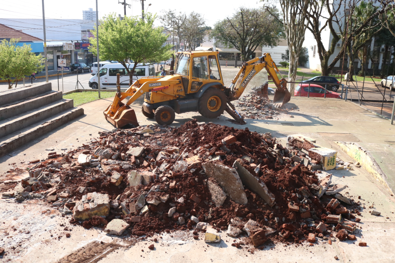 Governo Municipal dá início às obras de revitalização da Praça Henrique Becker Filho