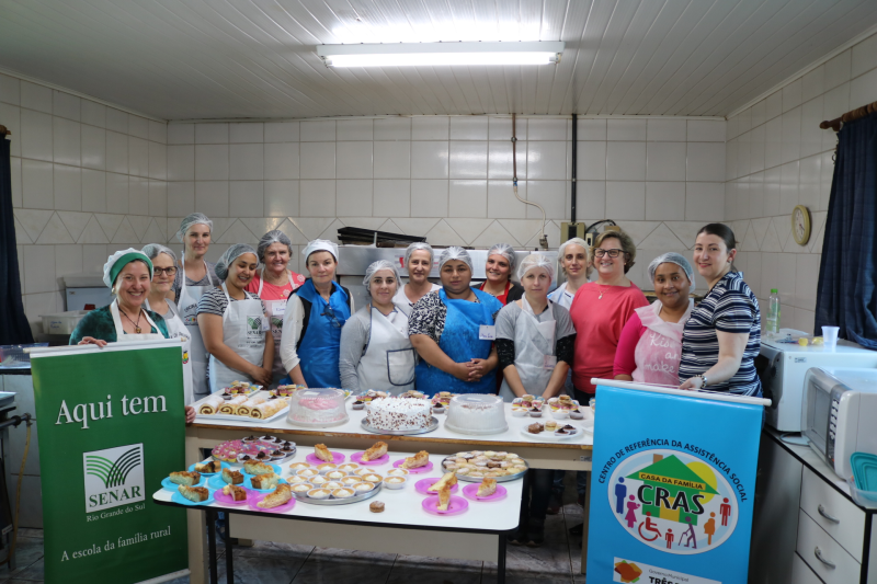 Oficina de tortas e docinhos caseiros é realizada pelo Centro de Referência de Assistência Social