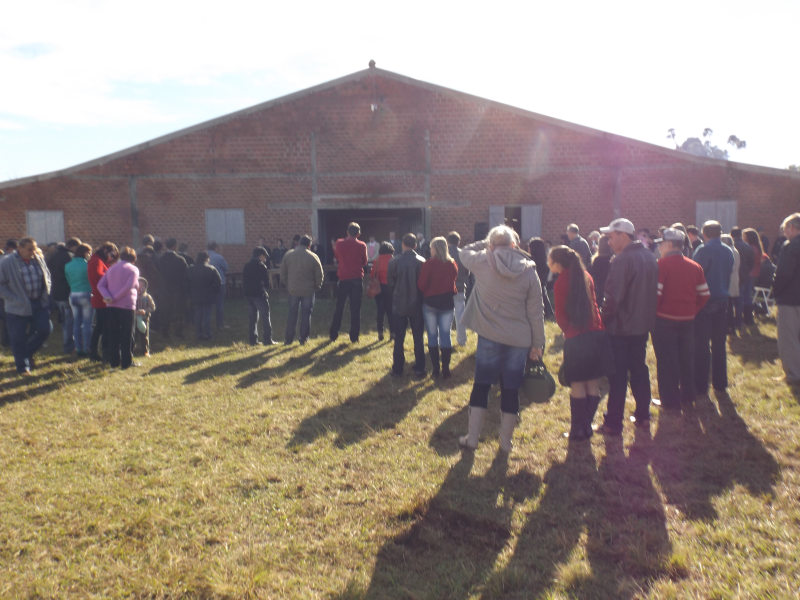 DESFILE EM COMEMORAÇÃO AO COLONO E MOTORISTA