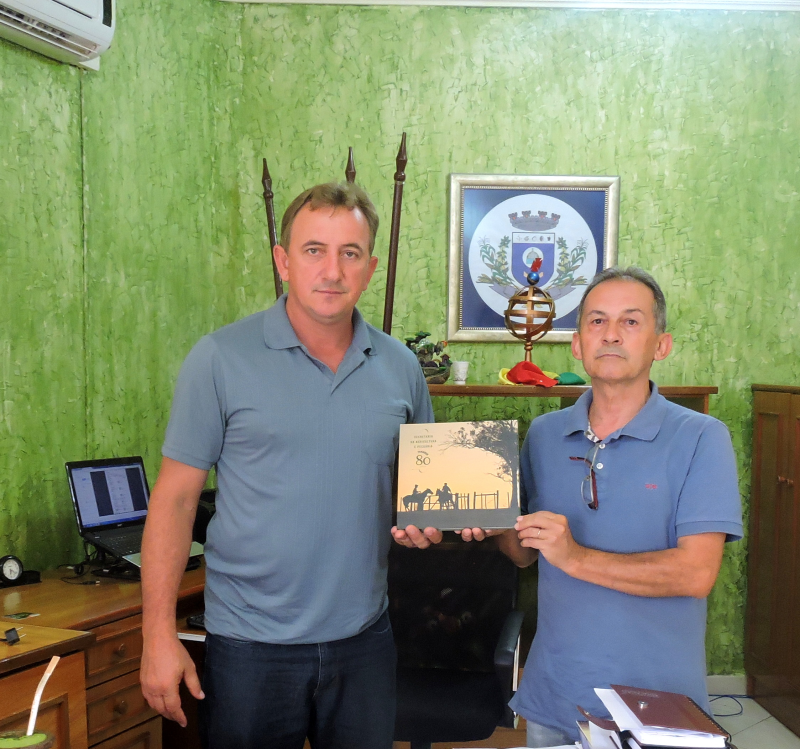 COORDENADOR REGIONAL DA AGRICULTURA RECEBIDO PELO PREFEITO ORLANDO THOMAS