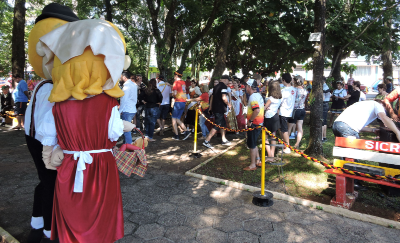 PREFEITO PARTICIPA DA ABERTURA DA 24ª KERBFEST MISSÕES
