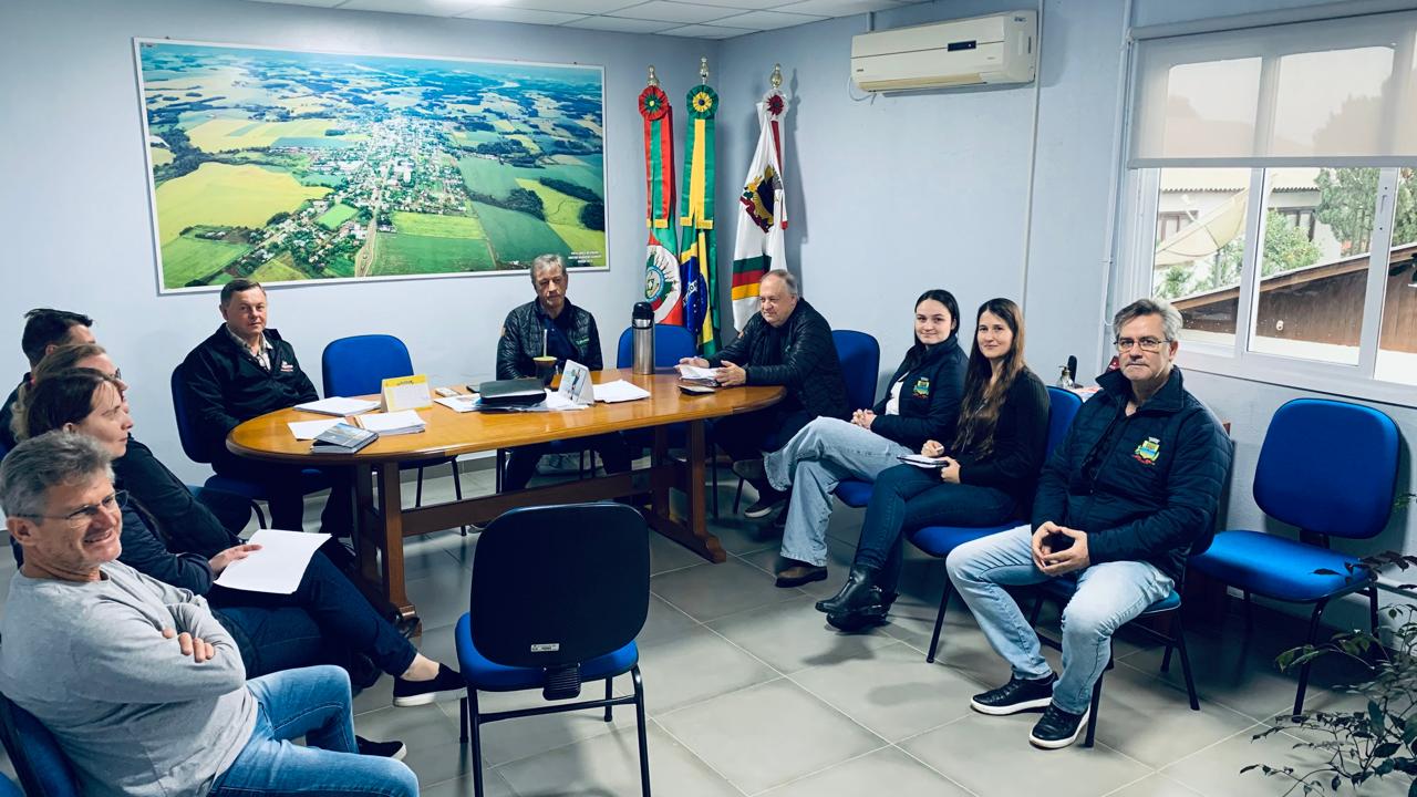 <p>Assinatura de Contrato e ordem de inicio de Obra - Pavimenta&ccedil;&atilde;o&nbsp;</p>