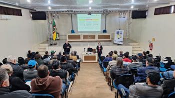 <p><strong>Agricultores participam de reuni&atilde;o sobre o programa &ldquo;Opera&ccedil;&atilde;o Terra Forte&rdquo; em Doutor Maur&iacute;cio Cardoso</strong></p>