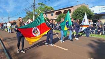 <p><strong>Doutor Maur&iacute;cio Cardoso comemora o 7 de Setembro com desfile c&iacute;vico e grande participa&ccedil;&atilde;o da comunidade</strong></p>