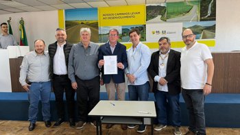 <p>Doutor Maur&iacute;cio Cardoso &eacute; contemplado pelo Programa Horas-M&aacute;quina/&Aacute;reas Urbanas do Governo do Estado</p>