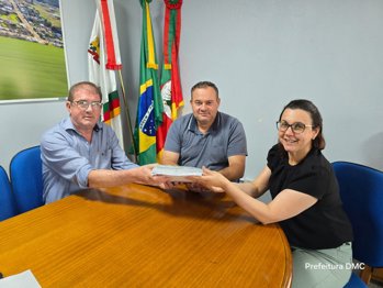 <p>Entrega do Projeto&nbsp;<strong data-start="393" data-end="425">Lei Or&ccedil;ament&aacute;ria Anual (LOA) ao Legislativo</strong></p>
