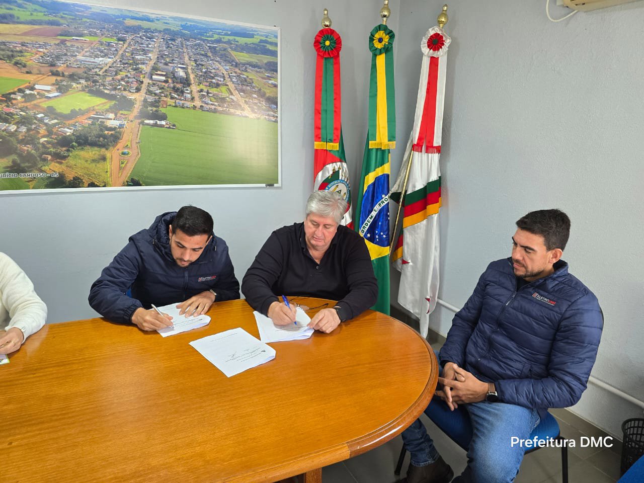 Munic&iacute;pio assina contrato para melhorias no Gin&aacute;sio Municipal Walter B&uuml;ndchen