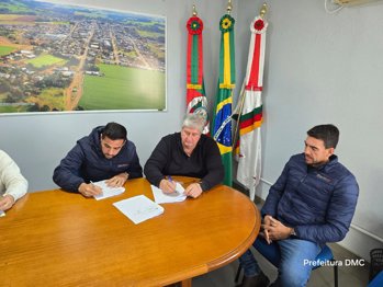Munic&iacute;pio assina contrato para melhorias no Gin&aacute;sio Municipal Walter B&uuml;ndchen