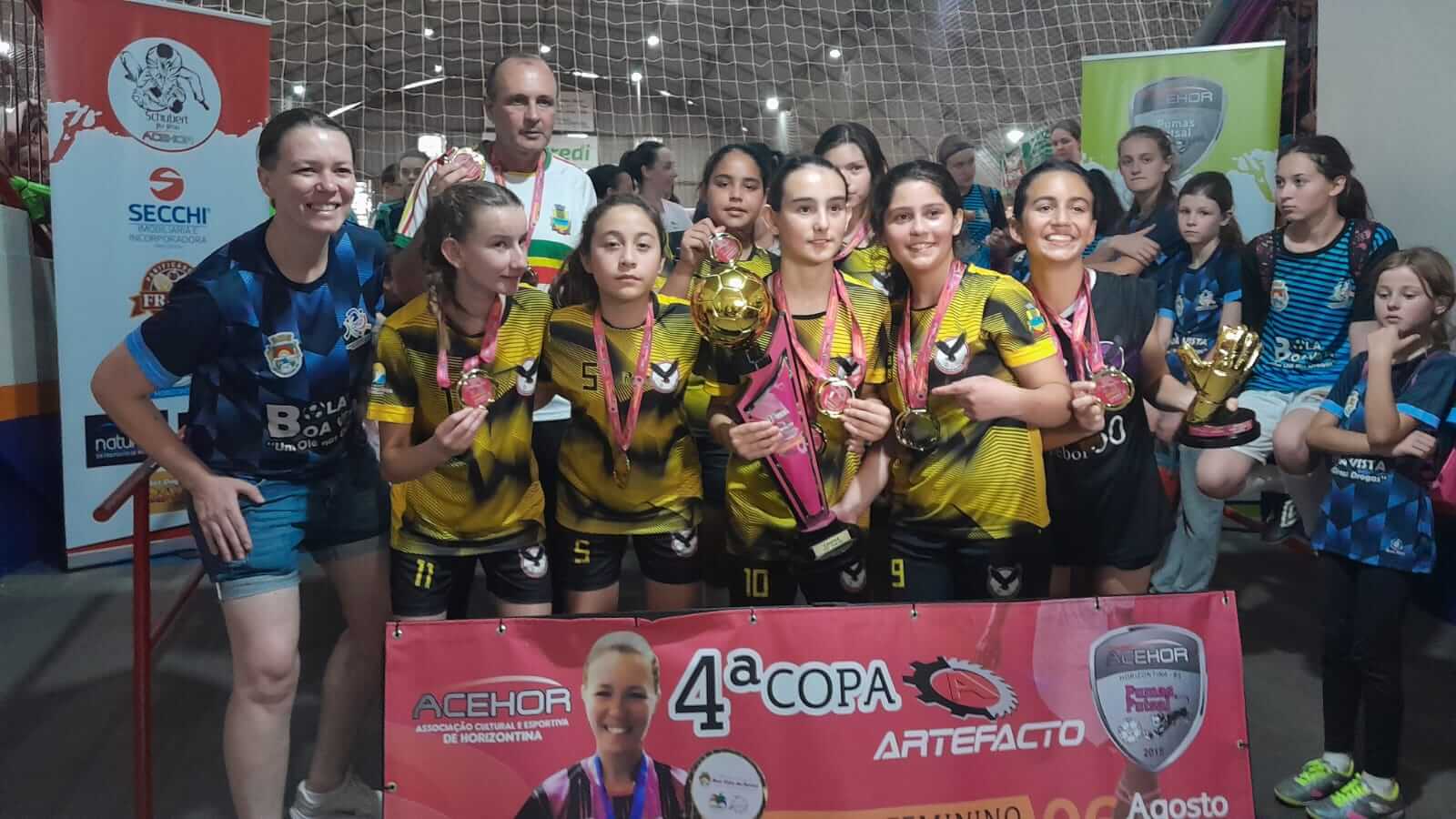 Escolinha Municipal Águia Negra é destaque na 4ª Copa Artefacto de Futsal Feminino em Horizontina