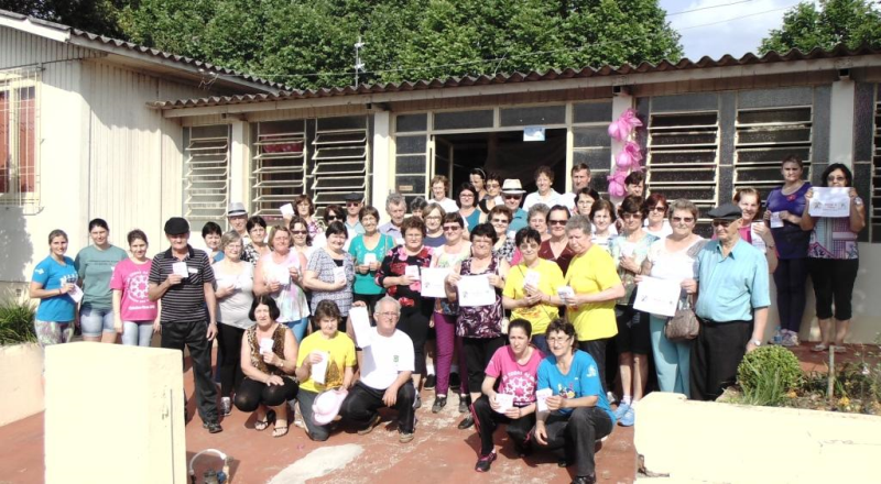 Integrantes da Oficina da Caminhada são homenageados