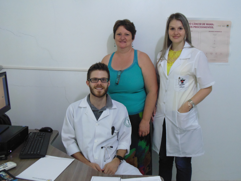 Secretaria da Saúde com profissional Médico