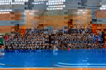 <p>Escolinha Municipal de Futsal Pequeno Campe&atilde;o recebe novos uniformes</p>