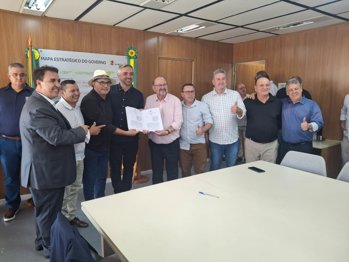 <p>ASSINATURA DO PAVIMENTA 3 DESTINA MAIS DE R$ 1 MILH&Atilde;O EM RECURSOS</p>