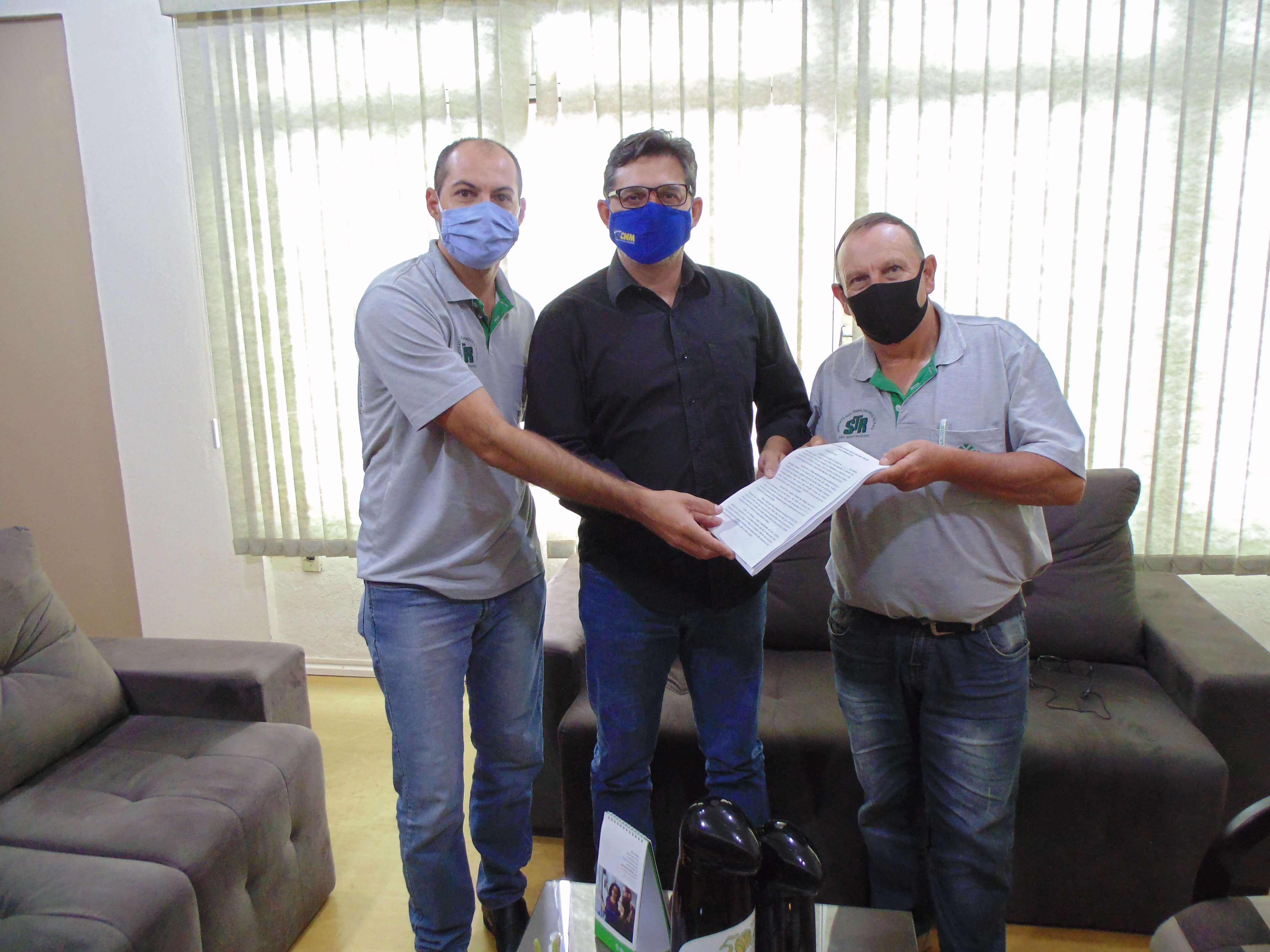  Diretoria do Sindicato dos Trabalhadores Rurais de São Martinho esteve reunida com o Prefeito Jeancarlo Hunhoff