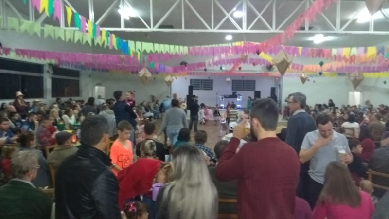  EMEI TIA MERCEDES REALIZA “ARRAIÁ DE GENTE MIÚDA”