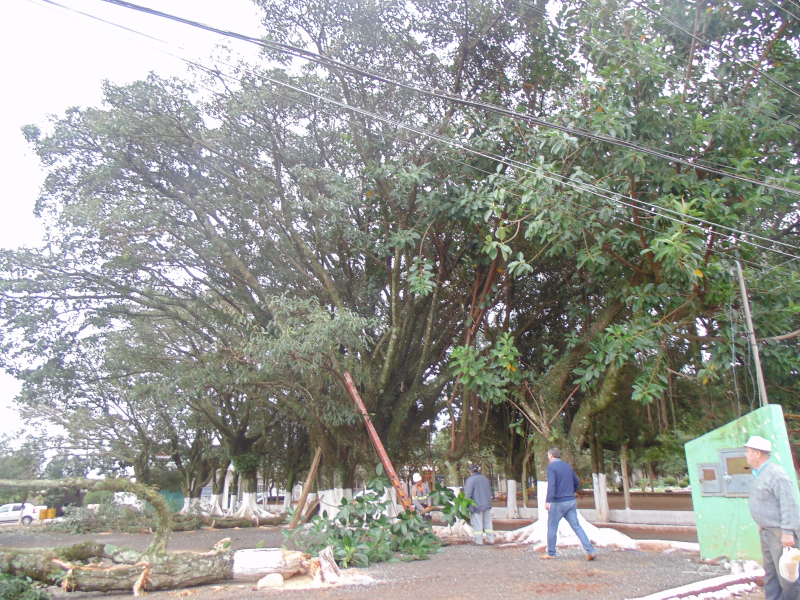 ADMINISTRAÇÃO MUNICIPAL VIABILIZA REIVINDICAÇÕES DA COMUNIDADE