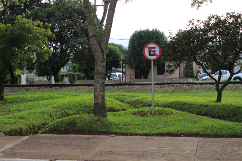 Novas placas sinalizam proibição de estacionar em logradouros em Santa Bárbara do Sul