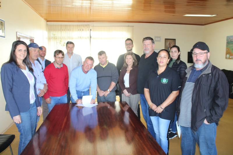 Prefeitura de Santa Bárbara torna possível internet na comunidade do Assentamento Canta Galo