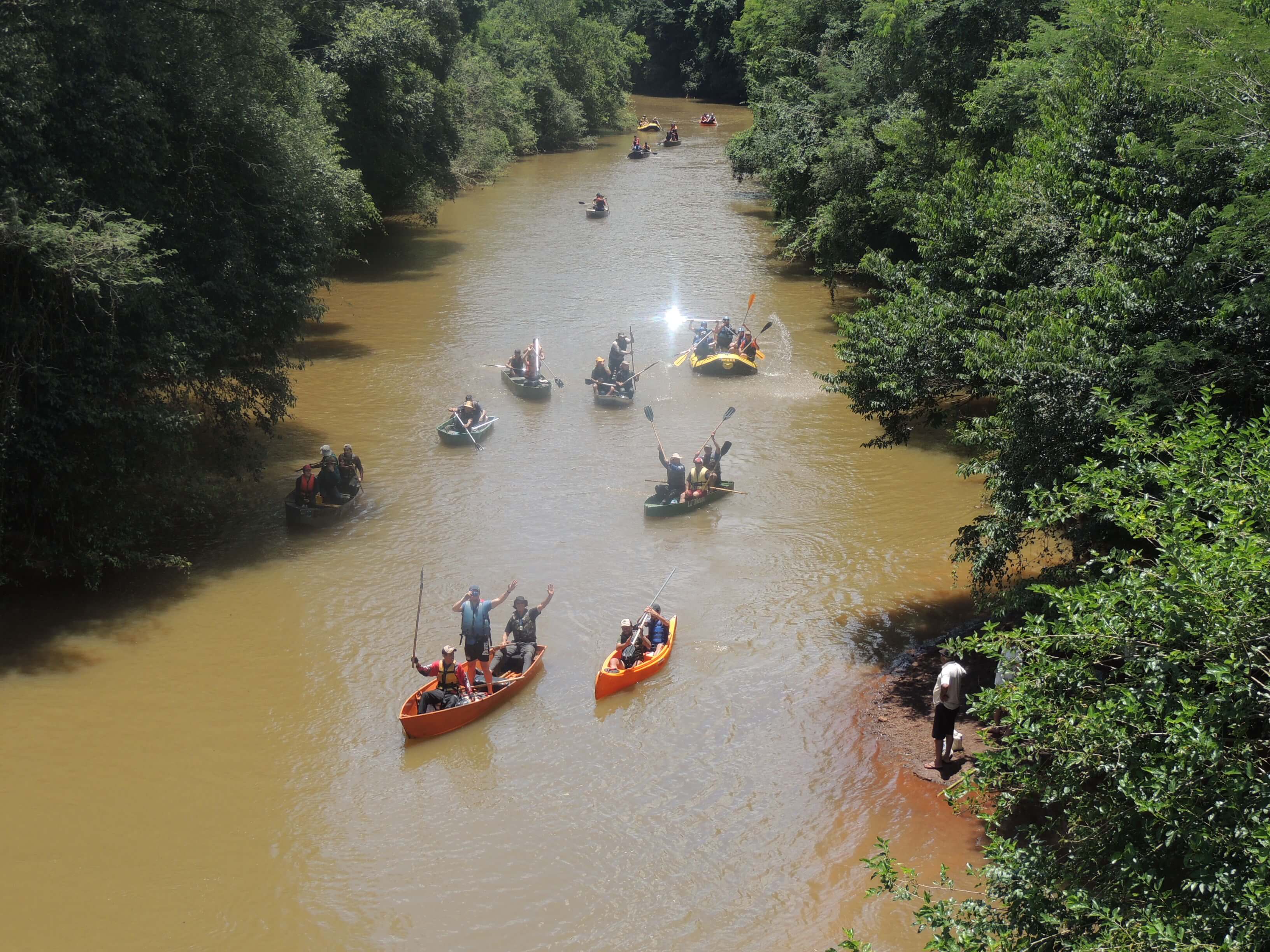 Canoagem sobre do Jacuí Mirim