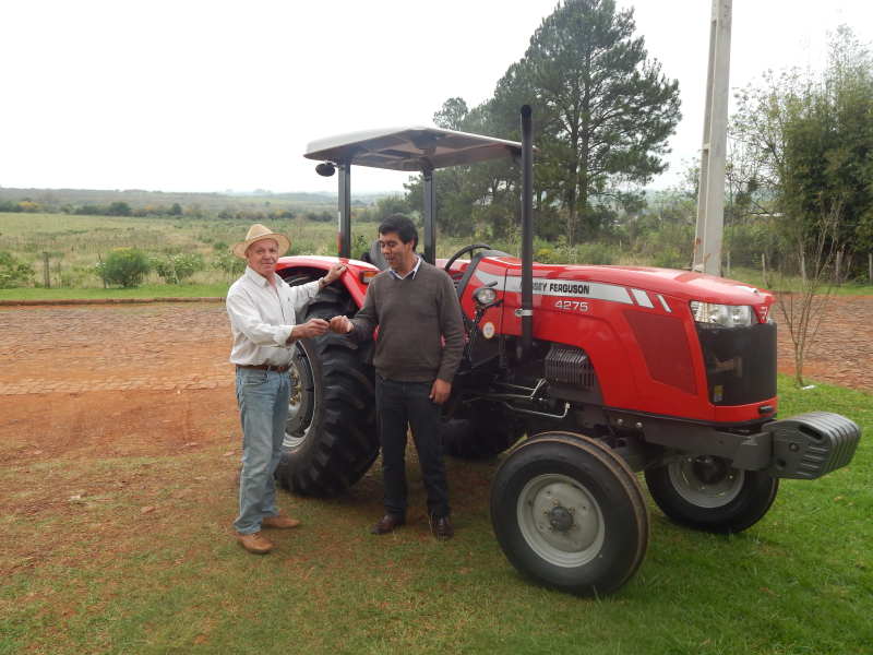 Aquisição de Trator para ampliar o atendimento á Agricultores do Município 