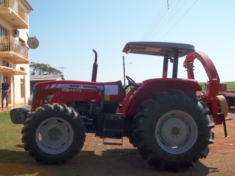 Itacurubi recebe maquinários agrícolas.