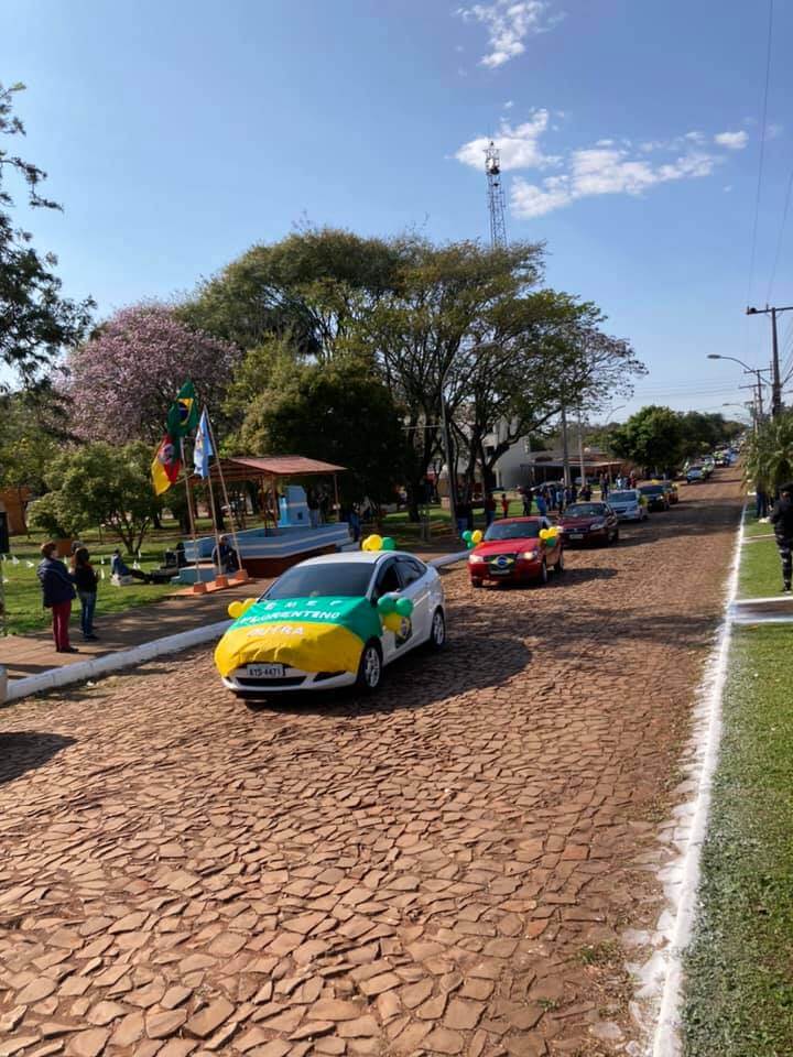 MUNICÍPIO REALIZA CARREATA CÍVICA