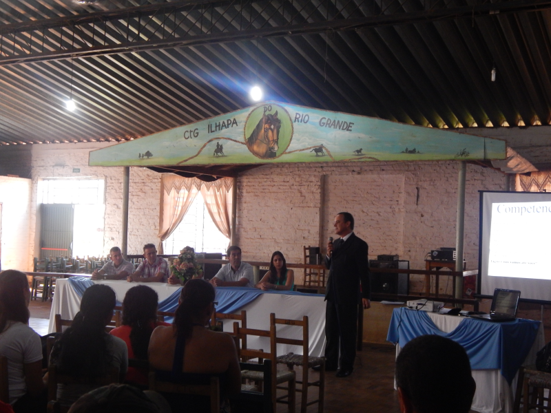 Itacurubi faz abertura do Ano Letivo com professores e funcionários.