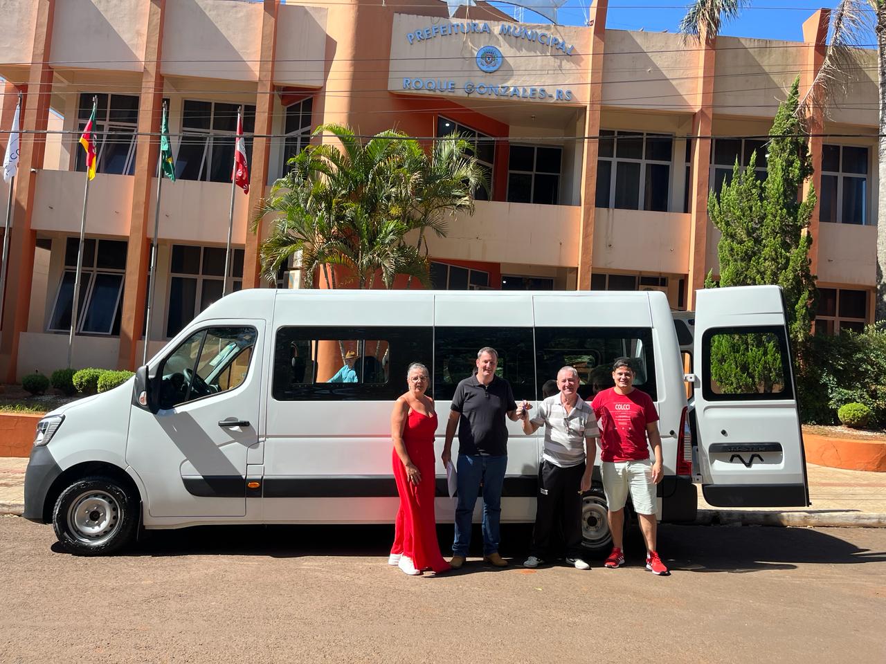 SECRETARIA DE SAÚDE RECEBE NOVA VAN PARA O TRANSPORTE DE PACIENTES