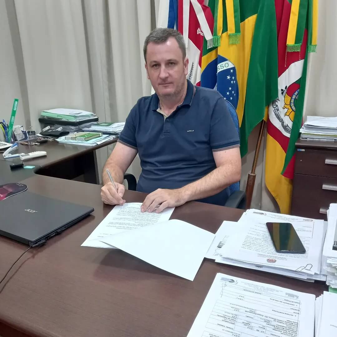 MUNICÍPIO CELEBRA CONVÊNIO COM O ESTADO DO RS PARA OBRAS DE CALÇAMENTO