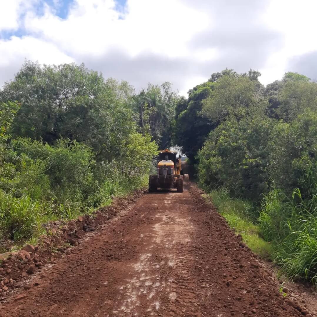 APÓS CHUVAS FORTES O TRABALHO DE RECUPERAÇÃO DAS ESTRADAS É RETOMADO