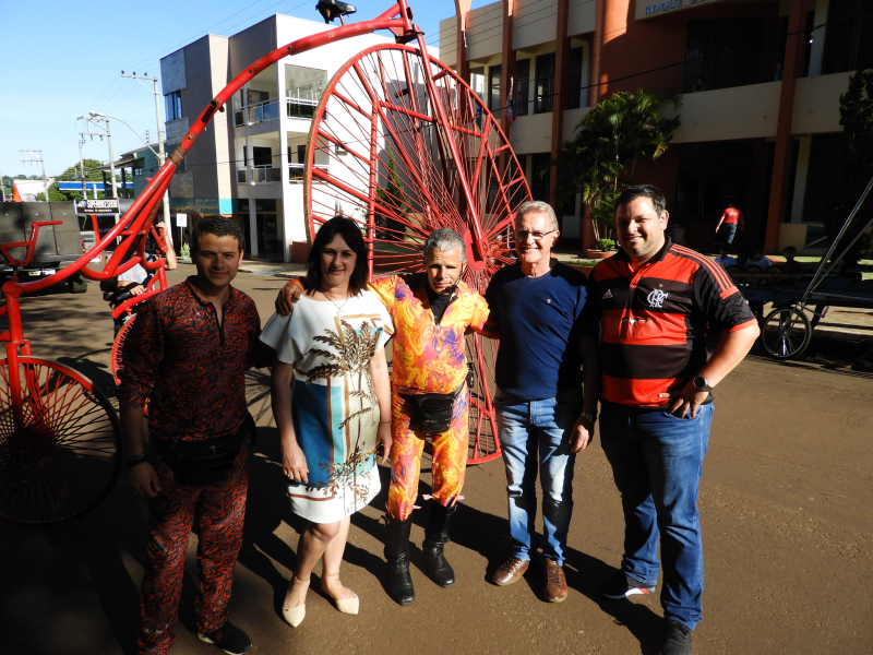 SHOW DE BIKE MOVIMENTA TARDE EM ROQUE GONZALES