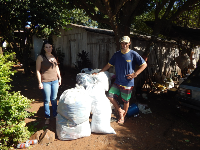 CRAS MANACÁ DISTRIBUI RETALHOS DE TECIDO.